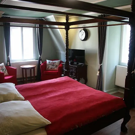 Edinburgh 3*