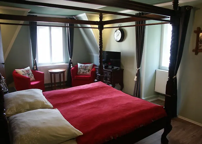 Edinburgh 3*